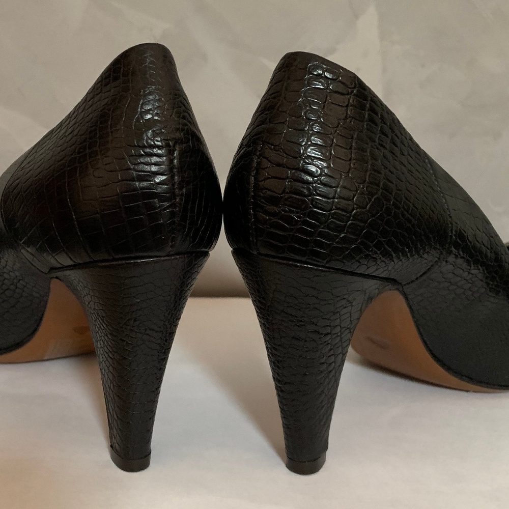 New Moschino Leather Classic Heeled Shoes - Picture 8 of 11